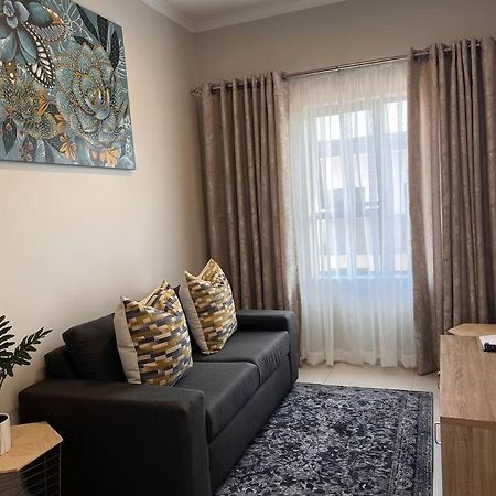 93 On New Unique And Classy Apartment Midrand Bagian luar foto