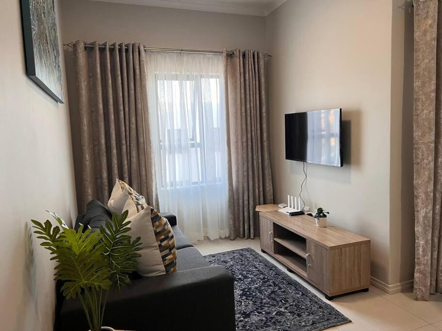 93 On New Unique And Classy Apartment Midrand Bagian luar foto