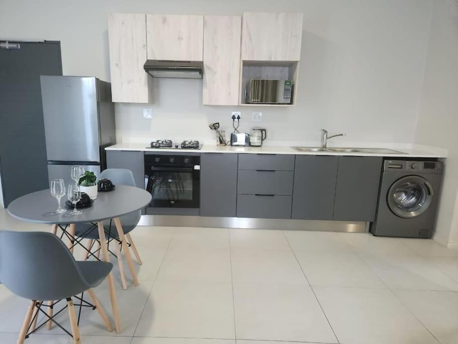 93 On New Unique And Classy Apartment Midrand Bagian luar foto