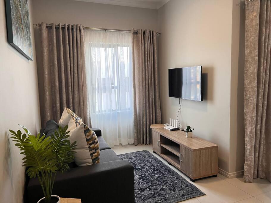 93 On New Unique And Classy Apartment Midrand Bagian luar foto